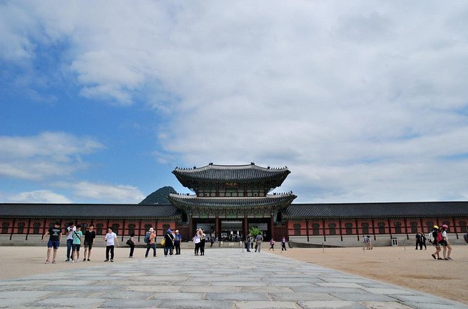 4 Hours Private tour with top attractions in Seoul - Price and Logistics: what $360 per group buys you