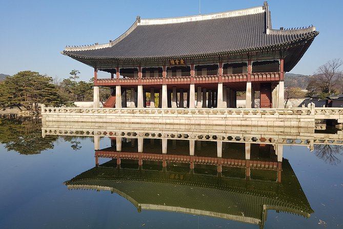 Best Walking Tour to Gyeongbok Palace Bukchon Hanok Village - Bukchon Hanok Village: Inside Views and the Feel of Past Daily Life