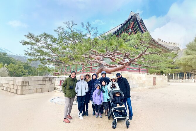 Customizable Seoul Private Tour Palaces Food and Markets - Gyeongbokgung Palace and the guard-changing ceremony reality check