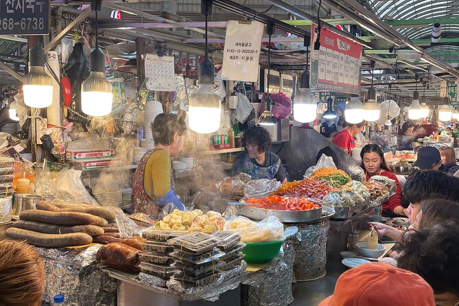 Customizable Seoul Private Tour Palaces Food and Markets - The guide and your flexible itinerary