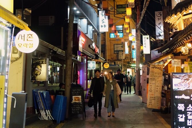 Fortress Night Hike & Snack at a Local Market - Snack time at a traditional market: your warm-up and your intro