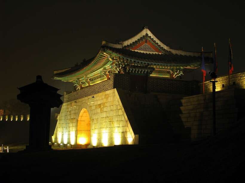 From Seoul: Suwon Hwaseong Fortress Night Tour - Summer Fridays and weekends: when the tour switches to Hwaseong Haenggung Palace