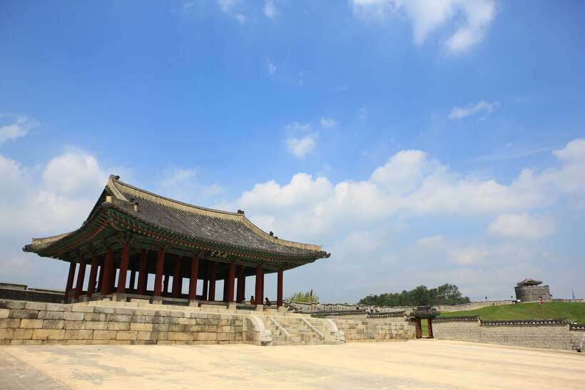 From Seoul: Suwon Hwaseong Fortress Tour - Guides Make the Difference: How Shin, Leo, Sophie, and Stella Change the Visit