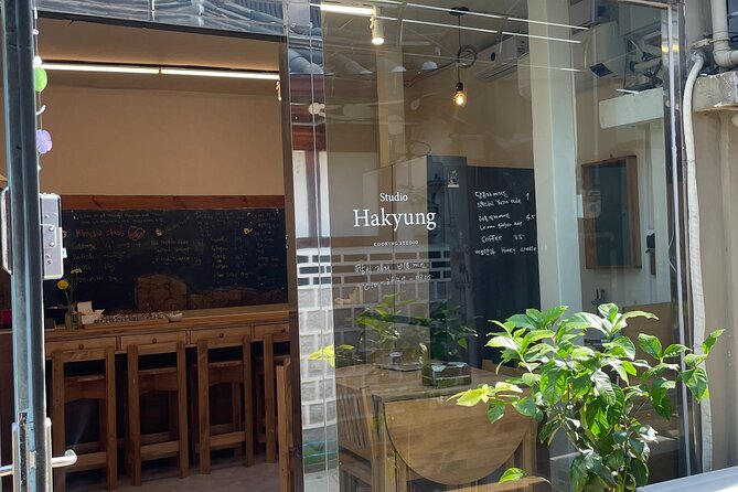 Kimchi class with Chef Hakyung near Gyeongbokgung place - Chef Hakyung: the kind of instructor who makes kimchi doable