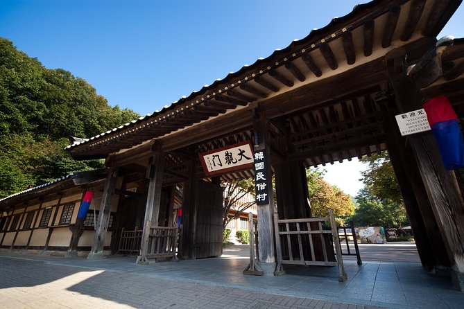 Korean Folk Village and Suwon Hwaseong Fortress Day Tour(EG Tour) - Nammun Market hour in Suwon: a convenient lunch-and-snack stop, not a museum