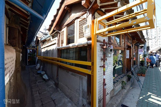 Korean History & Heritage Tour - Jogyesa Temple and Cheonggyecheon: A Calm Break From Buildings