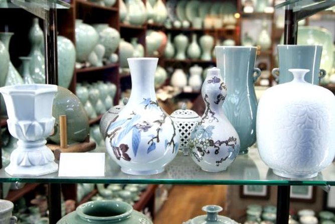 Korean Palace and Market Tour in Seoul Including Insadong and Gyeongbokgung Palace - Guide Power: Why This Tour Gets Repeat Praise