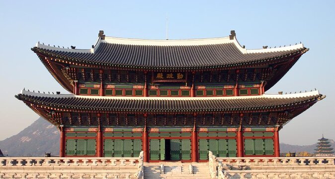 Korean Palace and Temple Tour in Seoul: Gyeongbokgung Palace and Jogyesa Temple - Pickup, van rides, and how the timing really feels