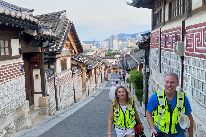 Market Food Tour & Evening E-bike Ride in Seoul - Changdeokgung Palace and the shift from one royal complex to another