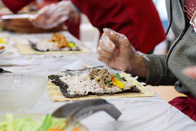 Master Korean traditional cooking with a Kimchi chef - Menus change by day: choose your dish window wisely