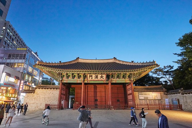 Moonlight Rainbow Fountain Show Night Tour in Seoul - Logistics that affect comfort: timing, weather, and what to pack