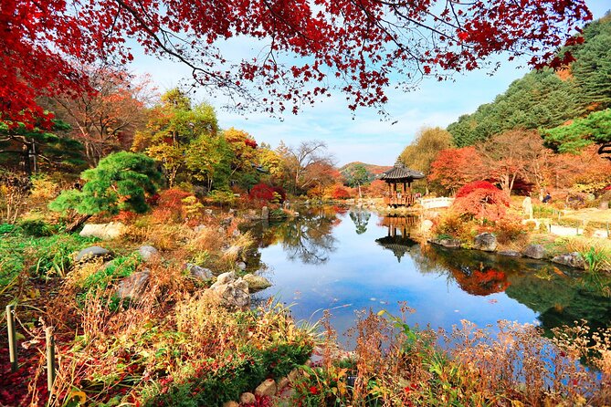 Pocheon Art Valley, Garden & Fruit Picking Day Tour from Seoul - Stop 1: Pocheon Art Valley’s lake views and monorail shortcut