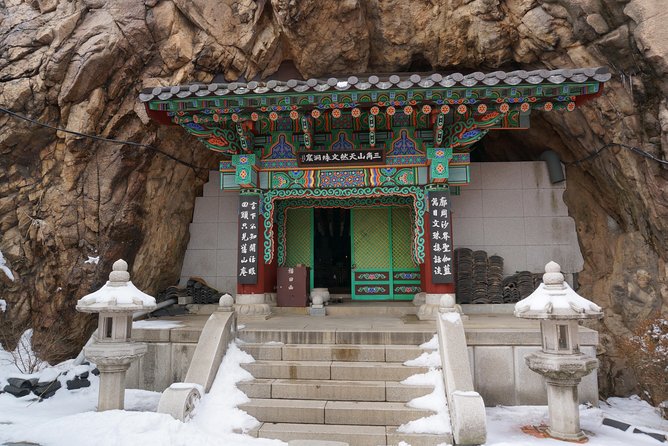Private Hiking tour to Bukhansan Peak(Baegundae: 836.5m) with Mountain Expert - Season Reality Check: Spring Flowers, Summer Heat, Fall Color, Winter Snow