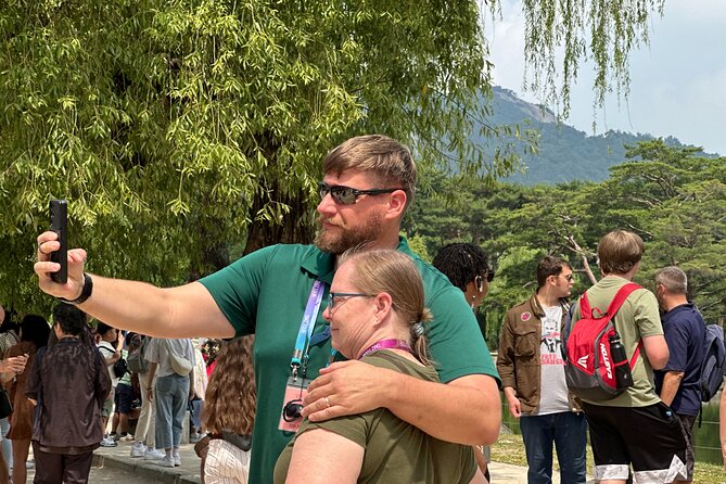 Seoul City Half Day Tour-Gyeongbok Palace Guard Changing Ceremony - Group size and the guide effect