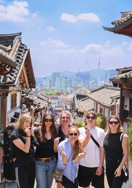 Seoul: City Highlights eBike Tour - A quick Blue House moment, then up into hanok-country again