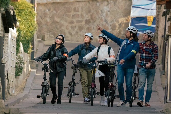 Seoul E-bike Tour - The Blue House stop: a big landmark without the long detour