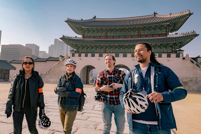 Seoul E-bike Tour - Bukchon Hanok Village: photos and scale, powered by electric assist