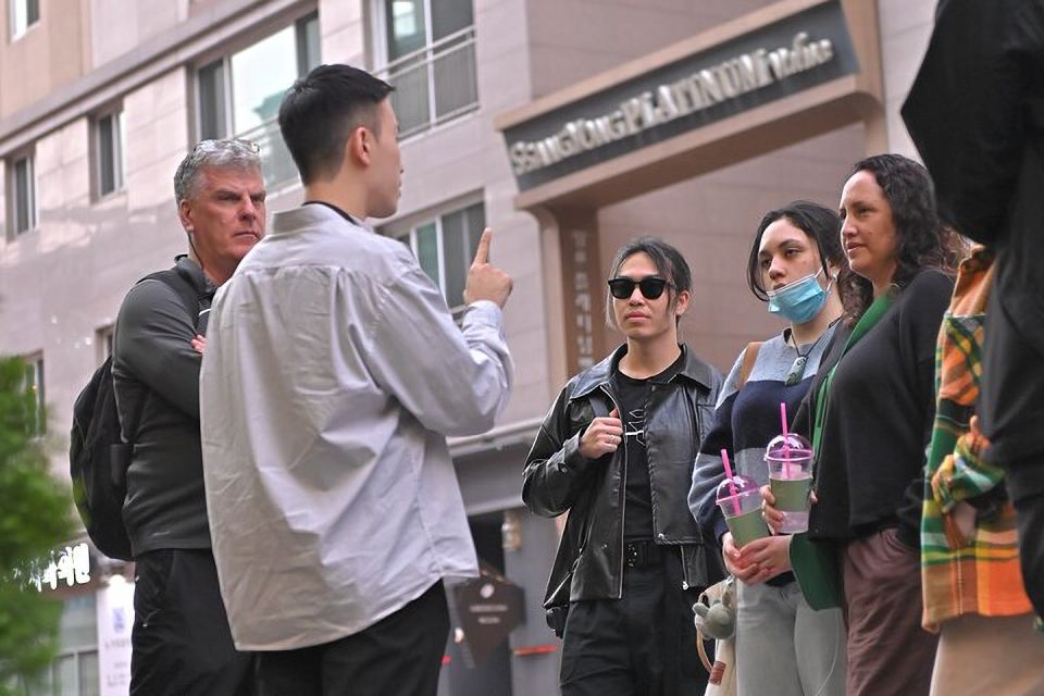 Seoul: Gangnam Tour on Youth and Society in South Korea - Starting at Gangnam Station, and getting the tone fast