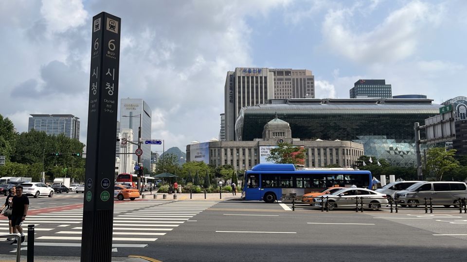 Seoul: Gyeongbok Palace and Bukchon Hanok Walking Tour - Who this tour fits best (and who should skip it)