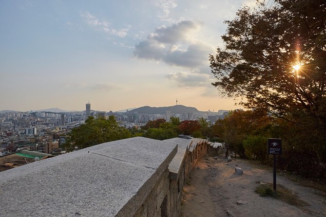 Seoul: Gyeongbok Palace, Bukchon Village, and Gwangjang Tour - Korean Ginseng Museum: Shopping With Context (So You Don’t Overbuy)