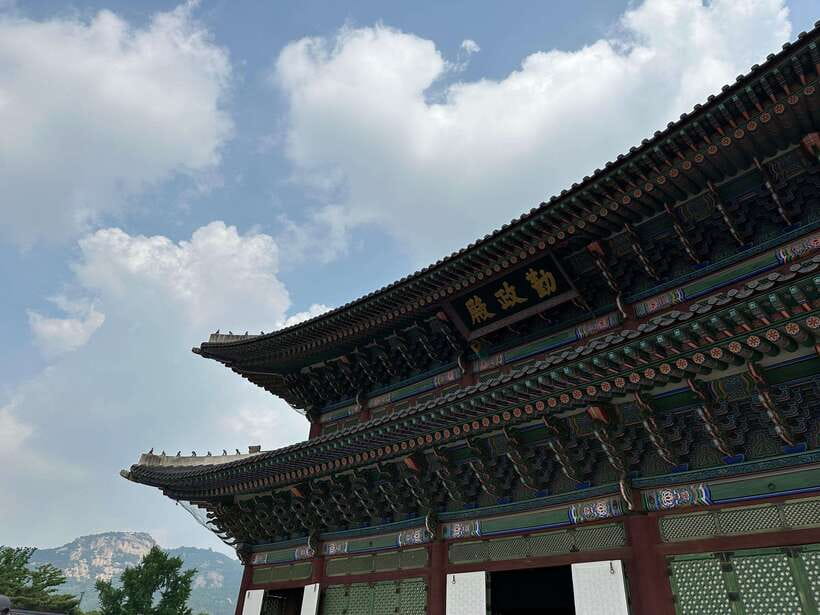Seoul: Gyeongbok Palace, N Tower, & Local Market City Tour - First Stop: Jogyesa Temple and the downtown calm