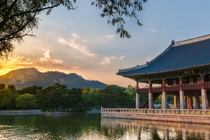 Seoul: Gyeongbokgung Palace Half Day Tour - Timing the Guard Changes and Planning Your Photo Stops