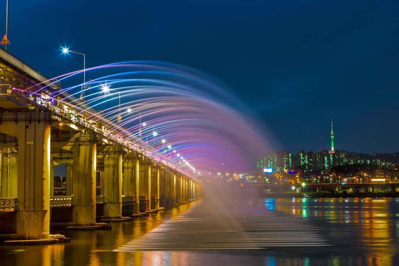 Seoul: Han River Sunset Bike Tour with Rainbow Fountain Show - Back to Yeouido: ramyeon and the best kind of ending
