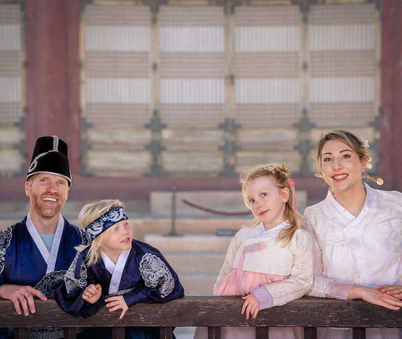 Seoul: Hanbok Rental with Gyeongbokgung Palace Entry - Gyeongbokgung visiting hours by month: plan your last admission