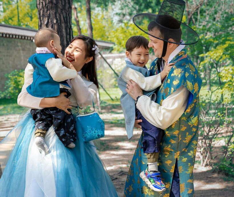 Seoul: Hanbok Rental with Gyeongbokgung Palace Entry - Bukchon Hanok Village: the streets that love hanbok