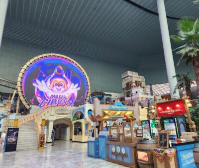 Seoul: Lotte World 1 Day Pass & Korean School Uniform Rental - Gamsung Gyobok Uniform Rental at Jamsil: Easy Photos, Real Logistics