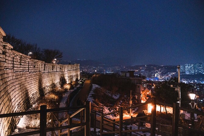 Seoul moonlight walking tour with local historian - The stairs issue: manageable, but it’s still real walking