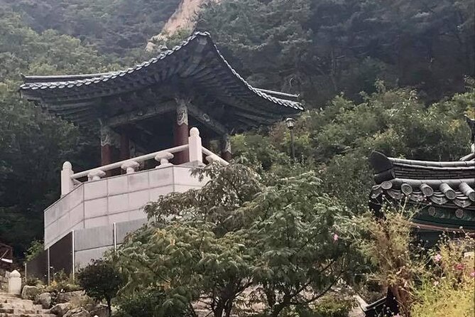 Seoul Mountain Hike: Temples, Folklore & Traditional Meal - Lunch and Drinks: The Mountain Restaurant Piece You’ll Feel