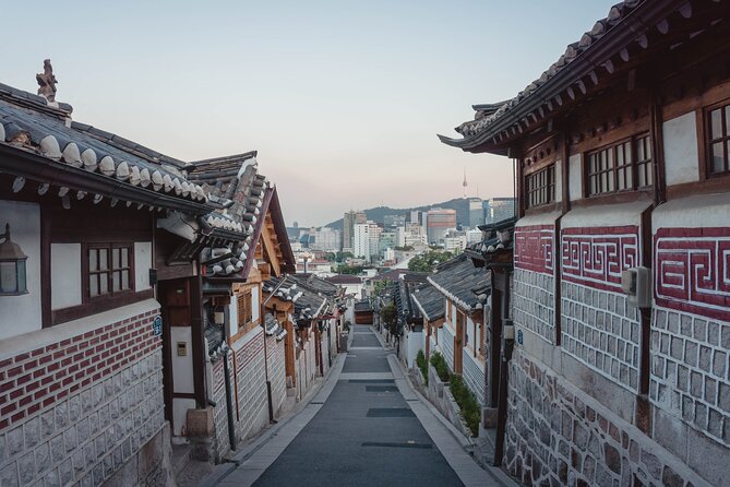 Seoul: Private Walking Tour with a Local - Palace areas and hanok neighborhoods: seeing “iconic Seoul” without the herd
