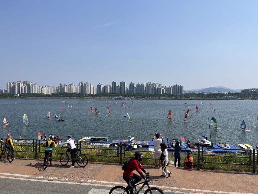 Seoul: Stand Up Paddle Board (SUP) & Kayak in Han River - The best part for many people: sunset on the water