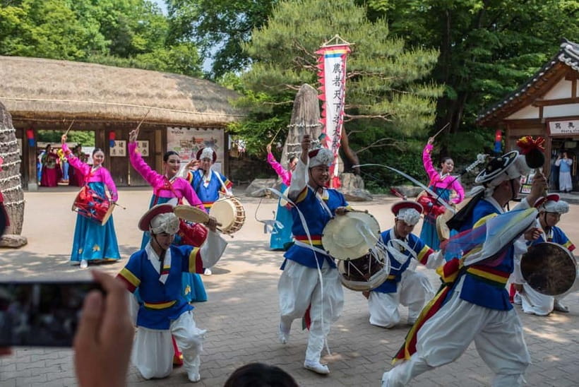 Seoul: Suwon Hwaseong, Folk Village, & Starfield Library - Entering Suwon Hwaseong: UNESCO walls and the best viewpoints