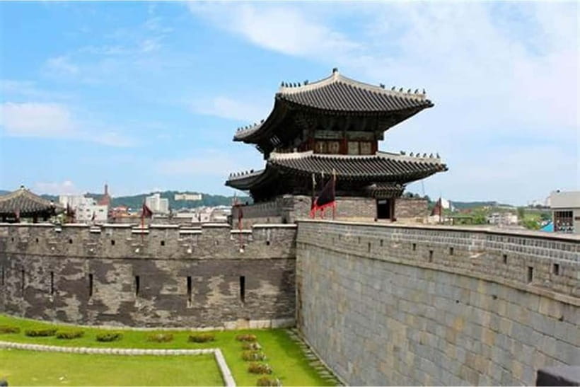Seoul: Suwon Hwaseong, Folk Village, & Starfield Library - Korean Folk Village (Yongin): real crafts, recreated streets, and hands-on culture
