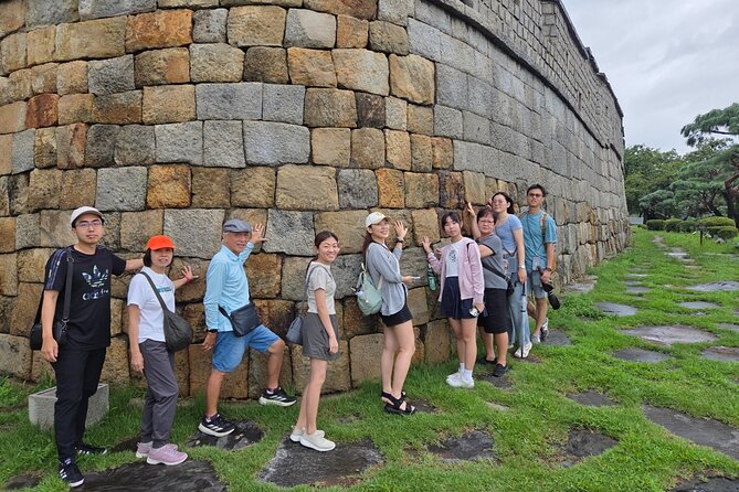 Seoul: Suwon Hwaseong & Waujeongsa & Starfield Heritage Tour - The guides: what you really get for the money
