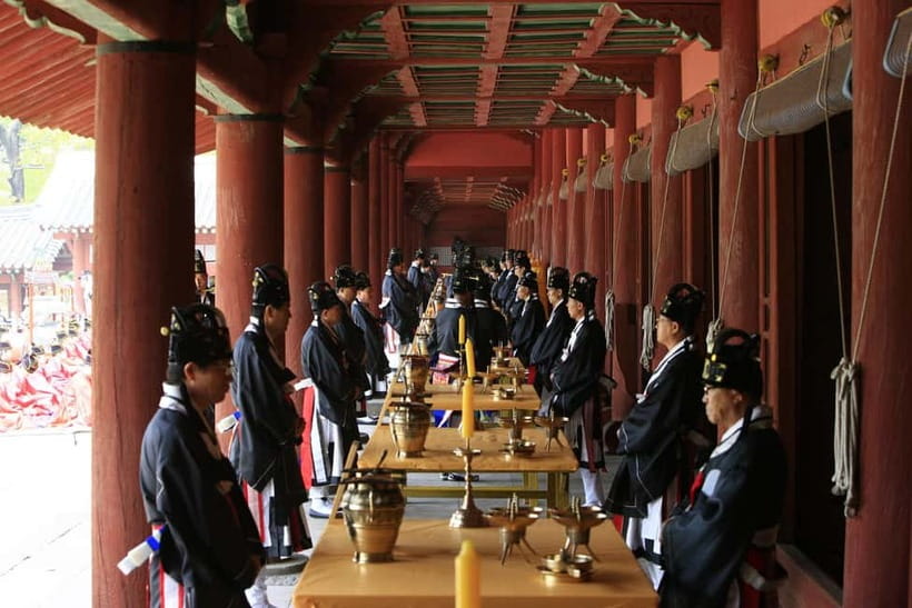 Seoul: UNESCO Sites tour: Palace, Shrine & Bukchon Village - Entering the Day at Myeongdong: price, pace, and what $36 gets you