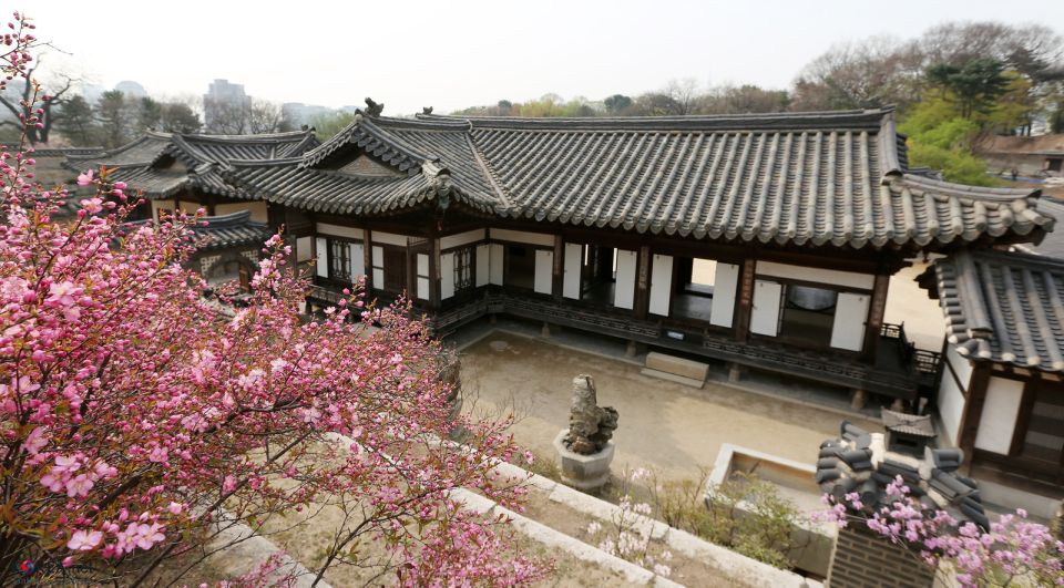 Seoul: UNESCO Sites tour: Palace, Shrine & Bukchon Village - Cheongha Korea Ginseng stop: what it is and how to use it