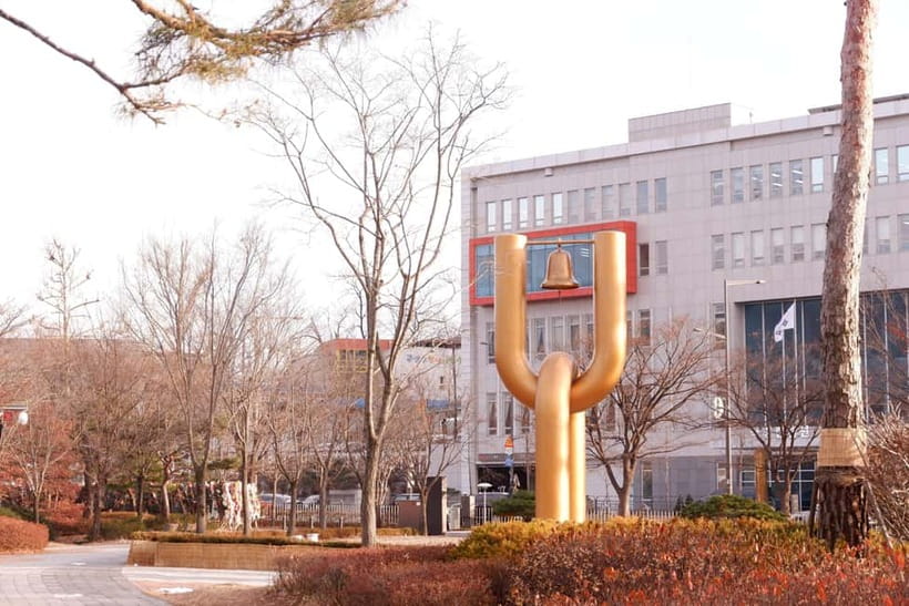 Seoul: War Memorial, Jogyesa Temple & Tapgol Park Tour - Your guide can make or break the experience