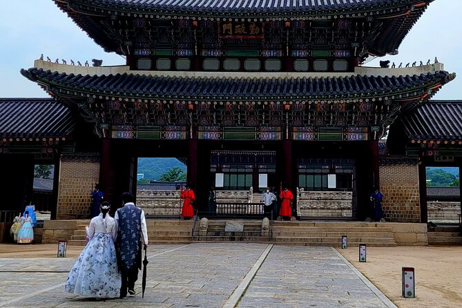 (Small Group) Palace & Seoul Old Town Highlights - Gwanghwamun Square: the history landmark that points you toward the palace