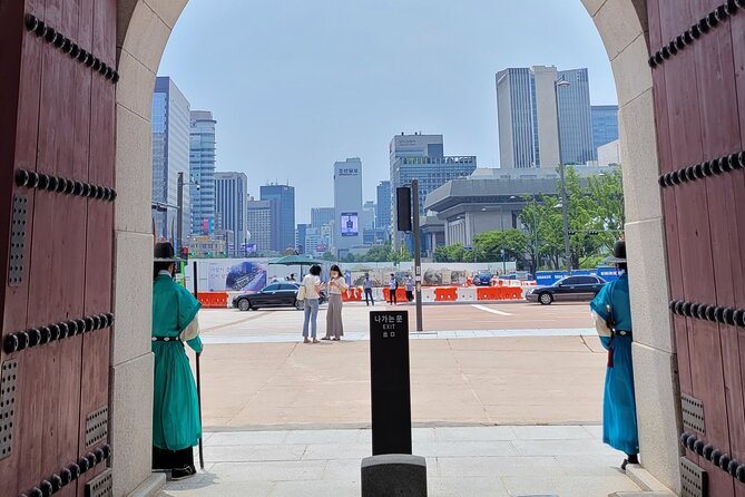 (Small Group) Palace & Seoul Old Town Highlights - Bukchon Hanok Village: hanok alleys between two royal areas