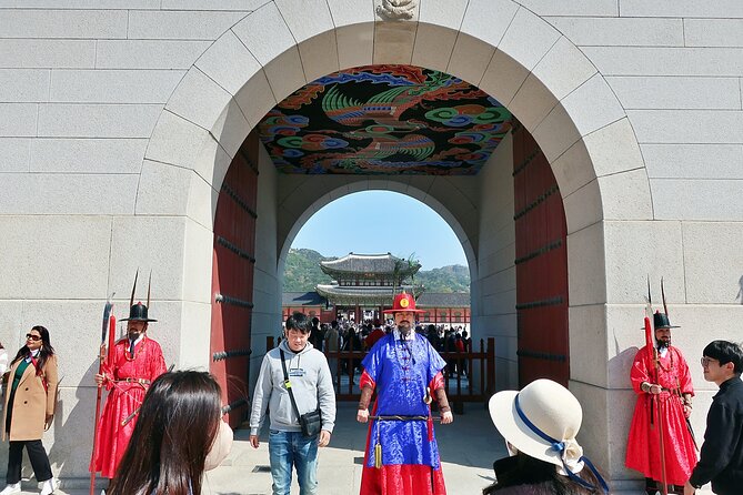 Small-Group Seoul Tour with Gyeongbokgung Palace (hotel pick-up) - Gyeongbokgung Palace: learning what court life looked like
