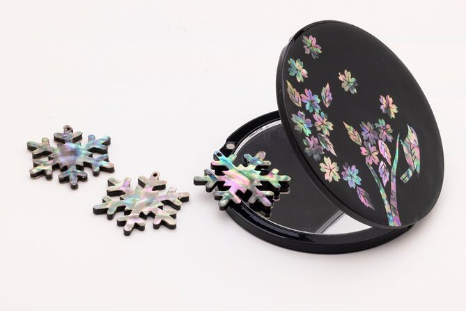 Traditional Korean Mother-of-Pearl Craft Workshop - Choosing your souvenir: mirrors, keychains, hair accessories, and boxes